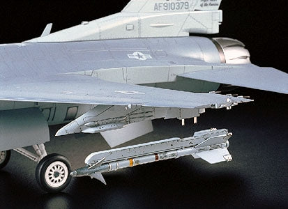 1/32 Lockheed Martin F-16CJ Blk 50